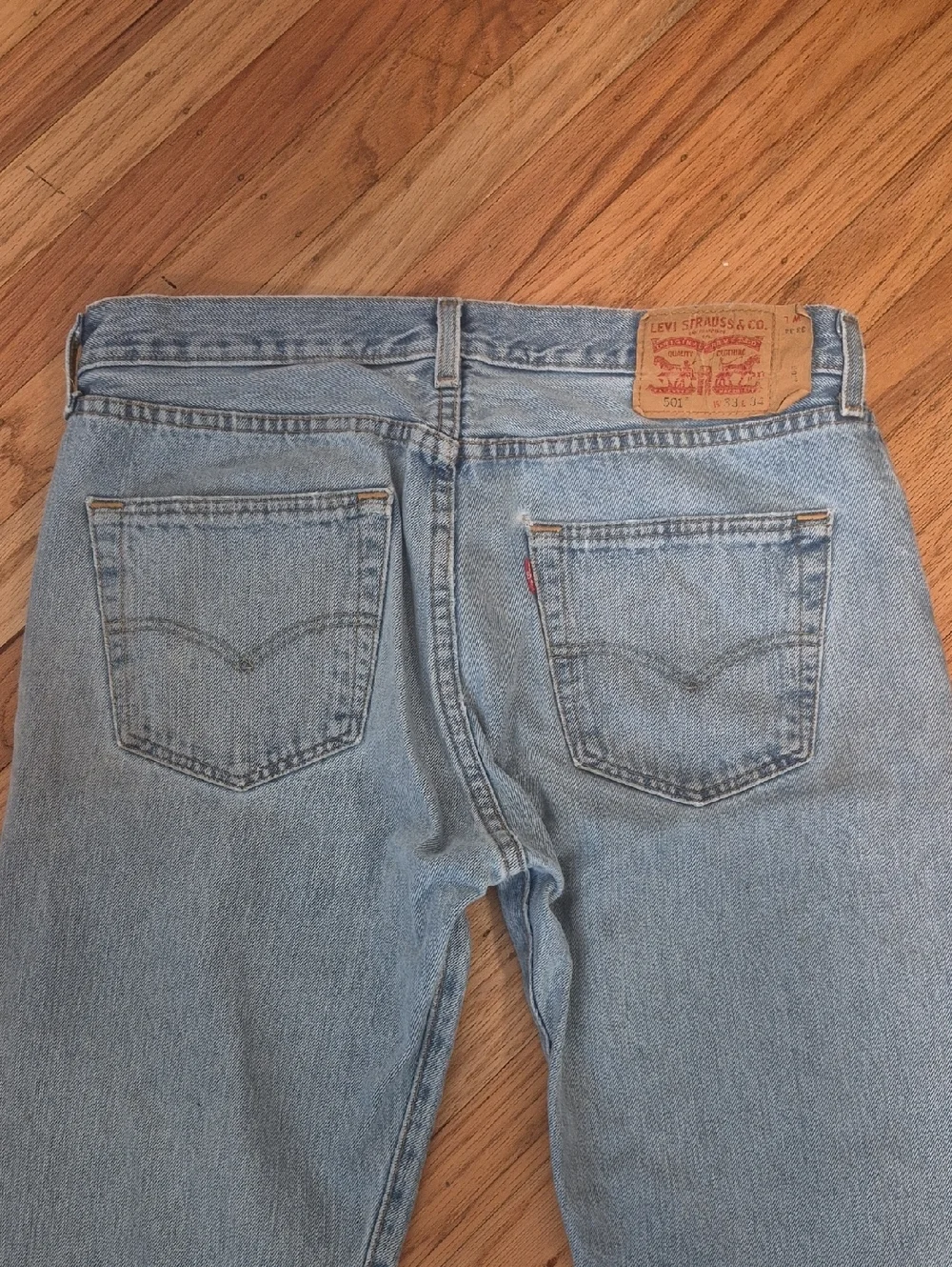 Levis 501 Faded Jeans Mens Sz 33x34 Button Fly Straight Leg Vintage